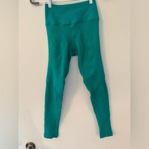 Seamless teal leopard workout leggings by Avocado